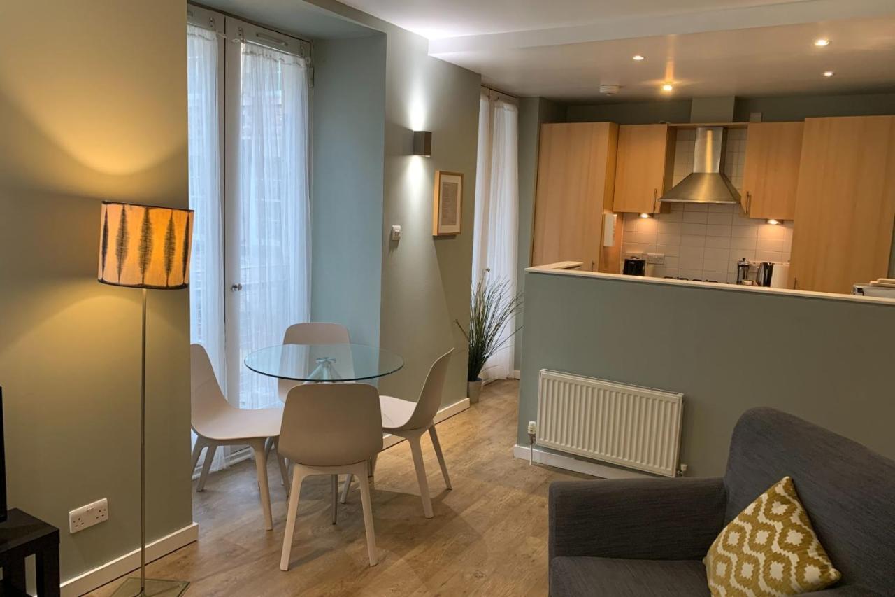 Bright And Stylish Apartment - Old Town Édimbourg Extérieur photo